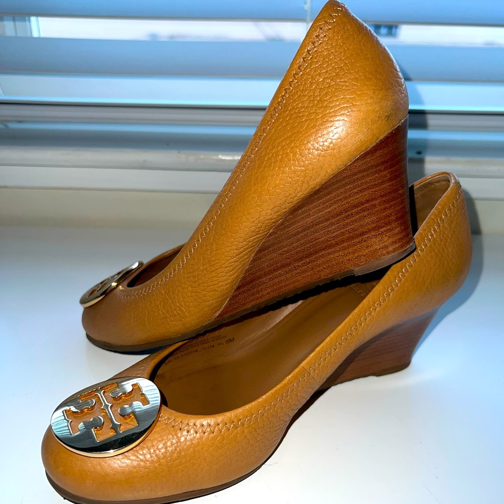 Tory burch Sally tumled leather wedge size 8 in Royal/Tan